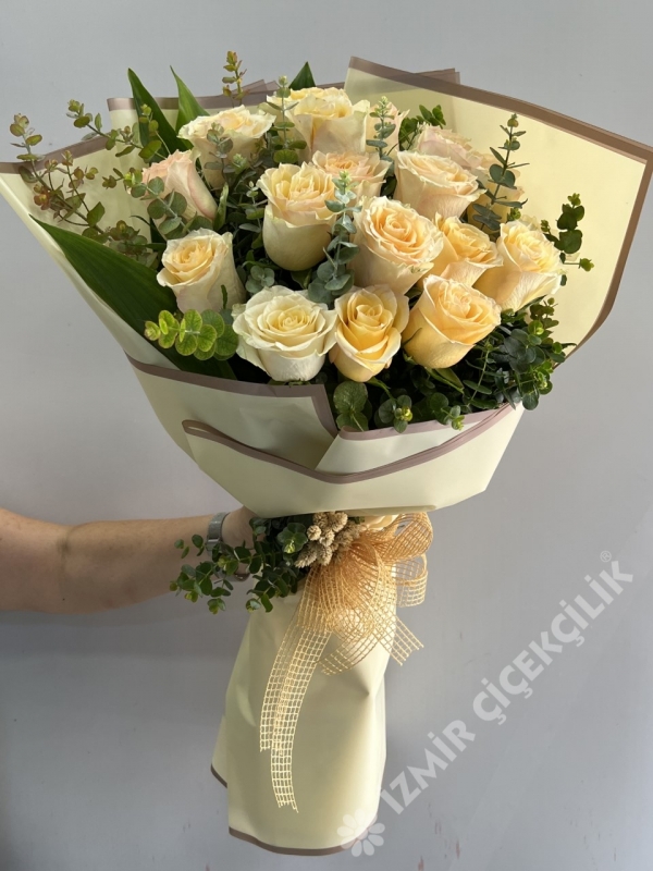 Krem Rengi Gül Buketi