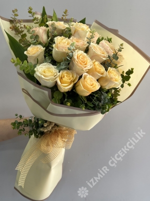 Krem Rengi Gül Buketi